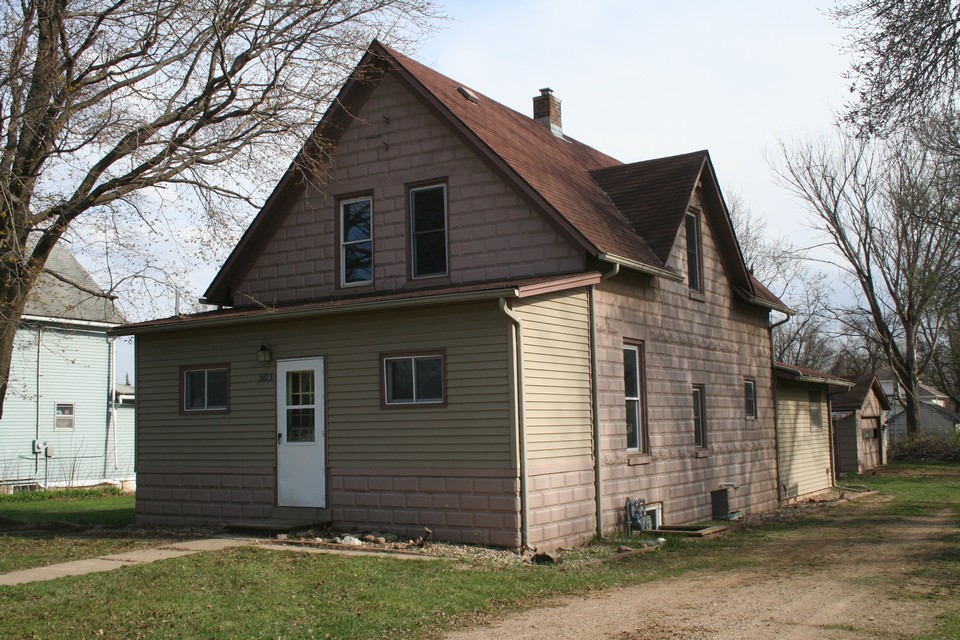 starter home! three bedroom on a spacious lot