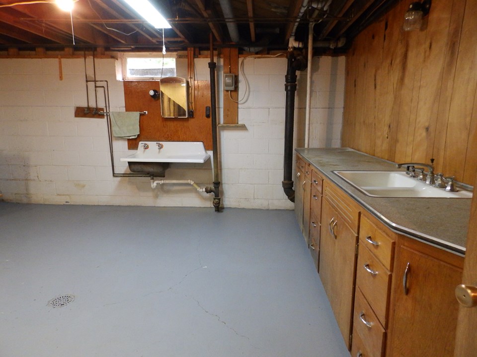 utility laundry area