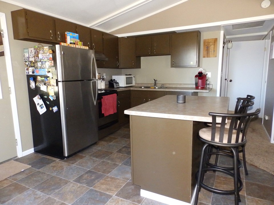 kitchen w/ island, open to dining and living room