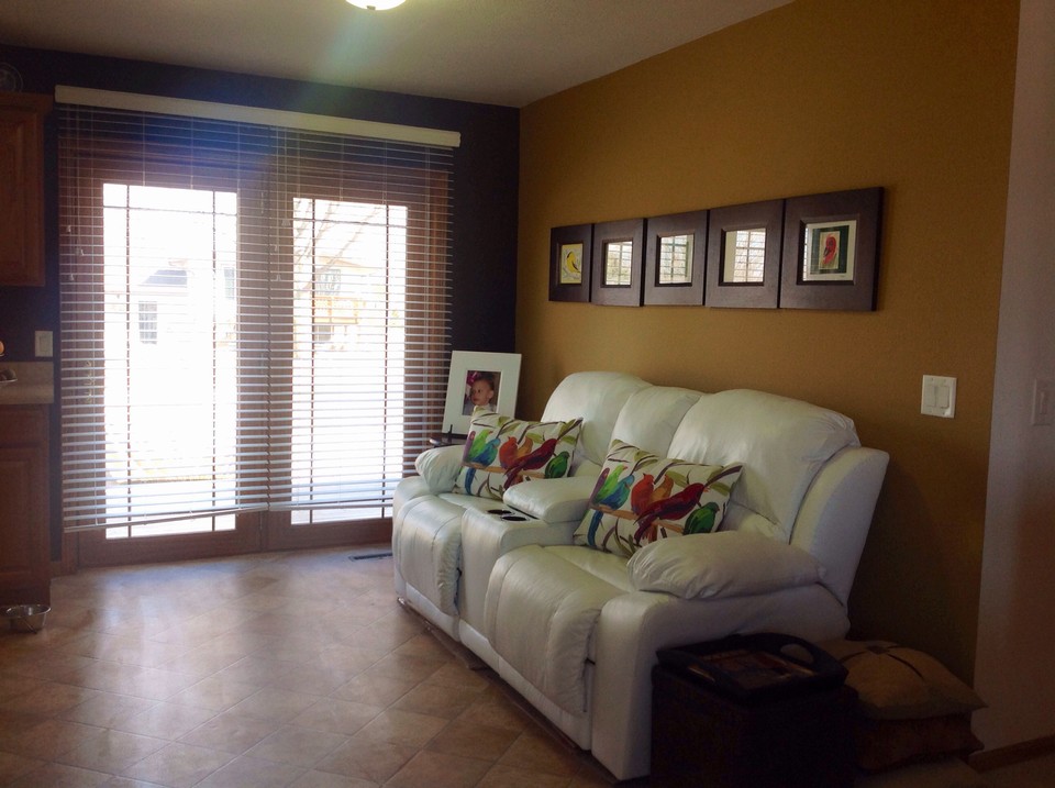 sitting area off the kitchen