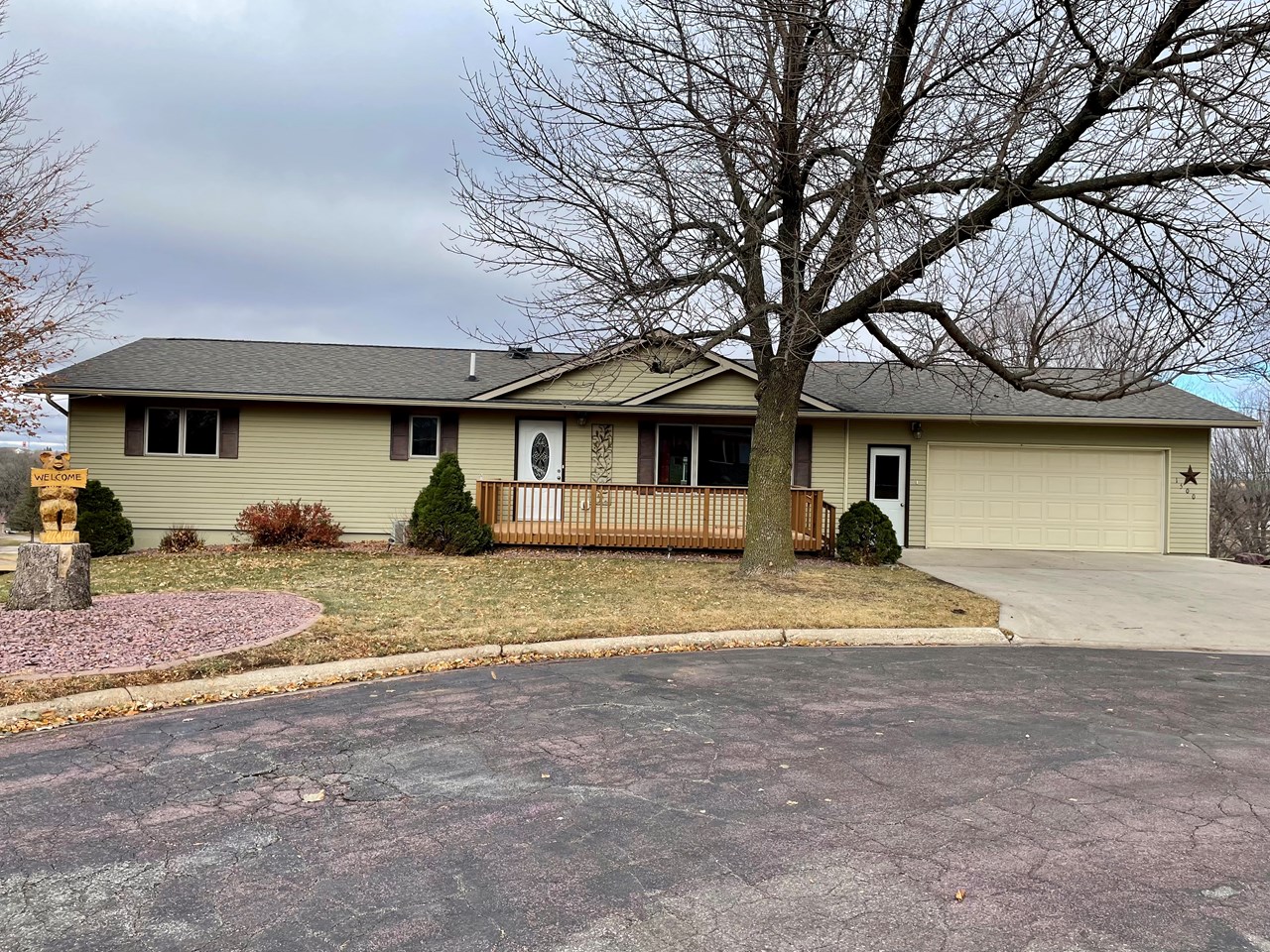 nice four bedroom home on a private cul de sac with a great backyard view