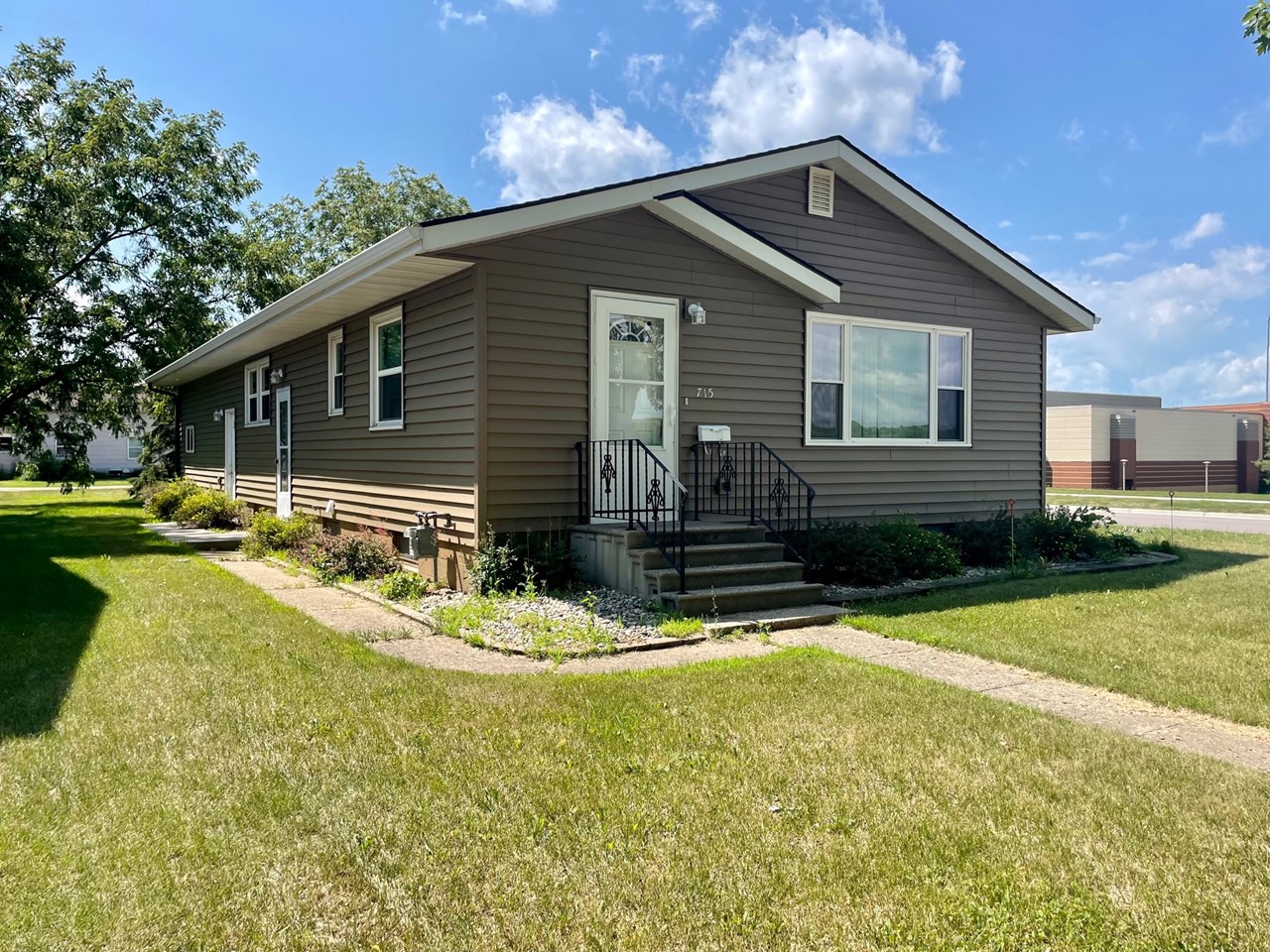three bedroom home in a great location to schools and medical center
