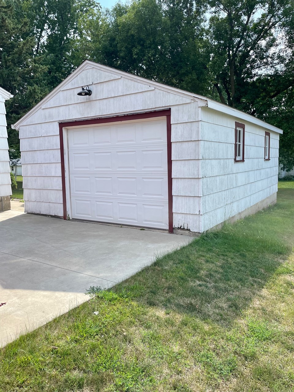 detached single garage 24'x16'