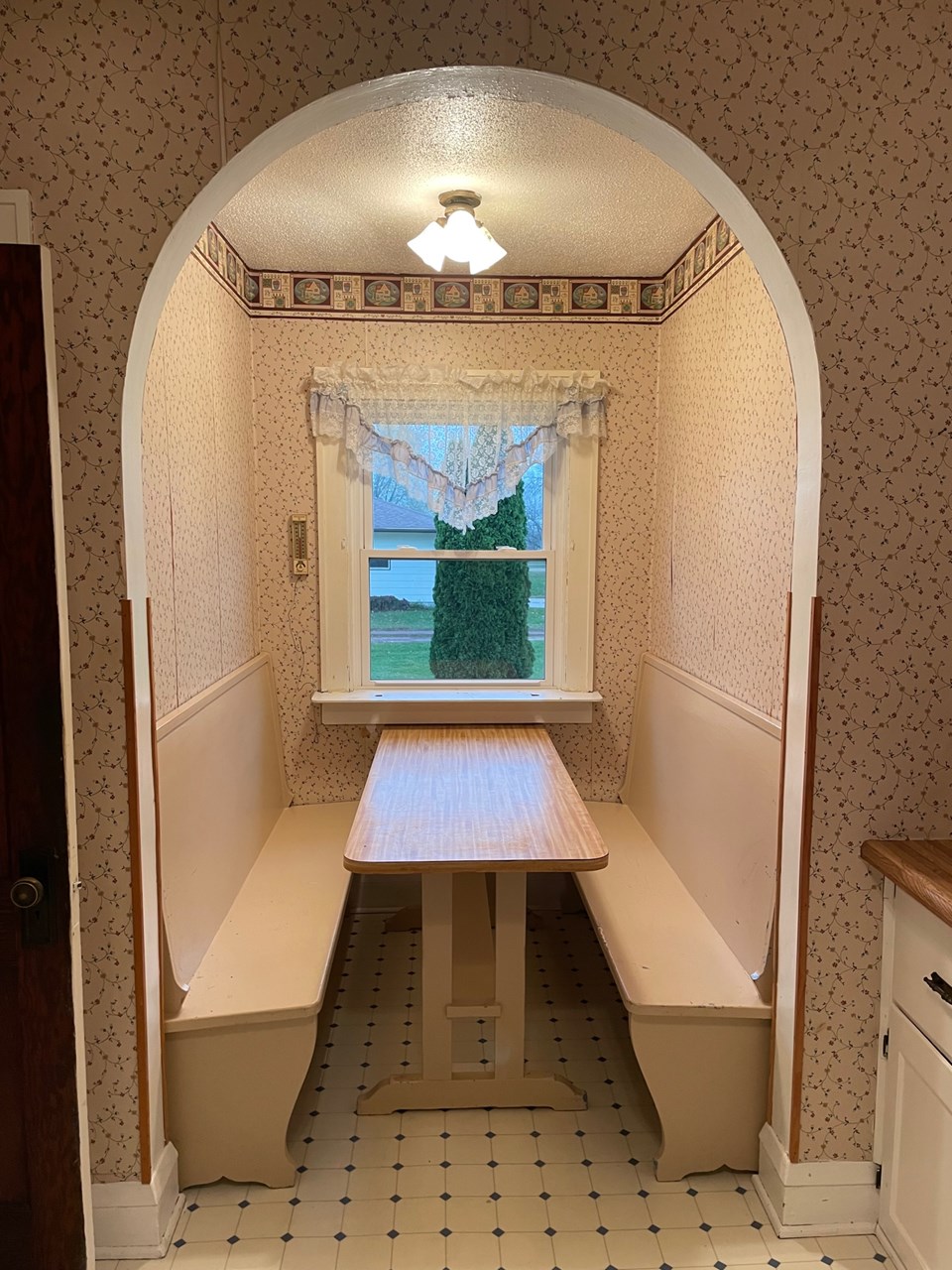 kitchen dine area