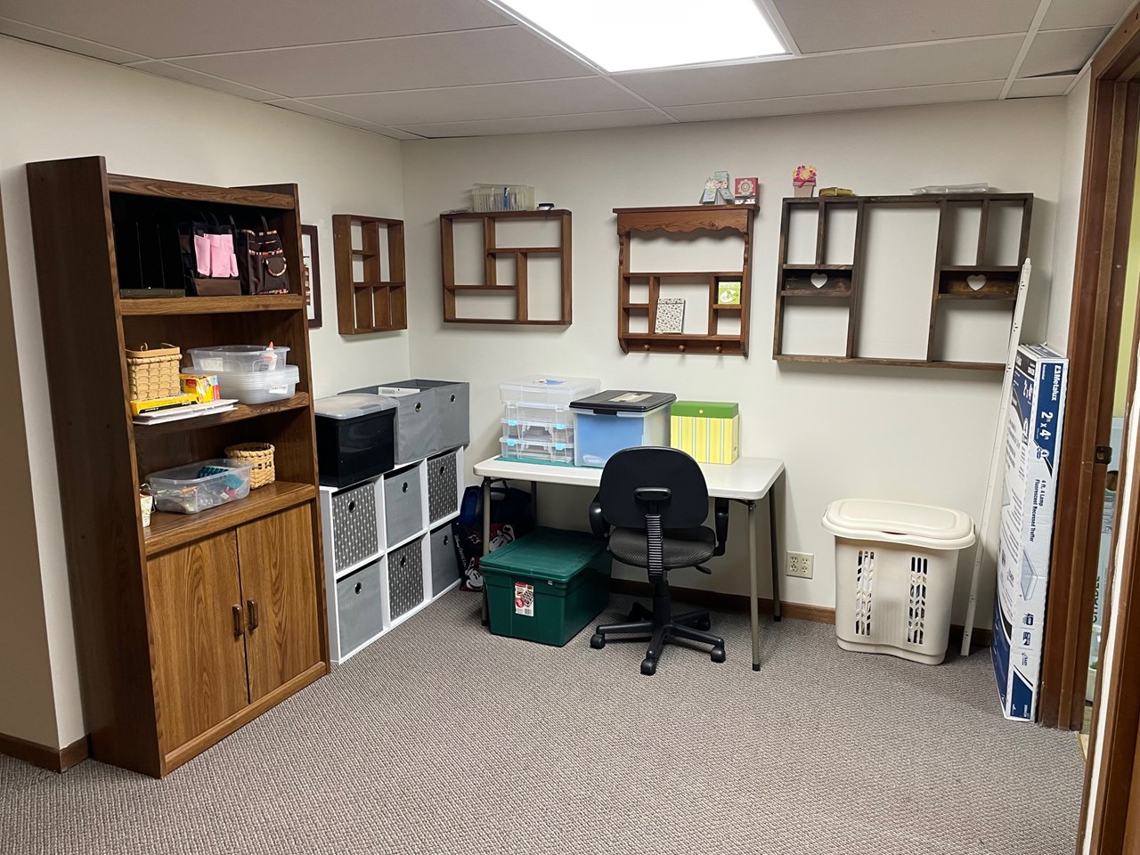 office or craft area in lower level