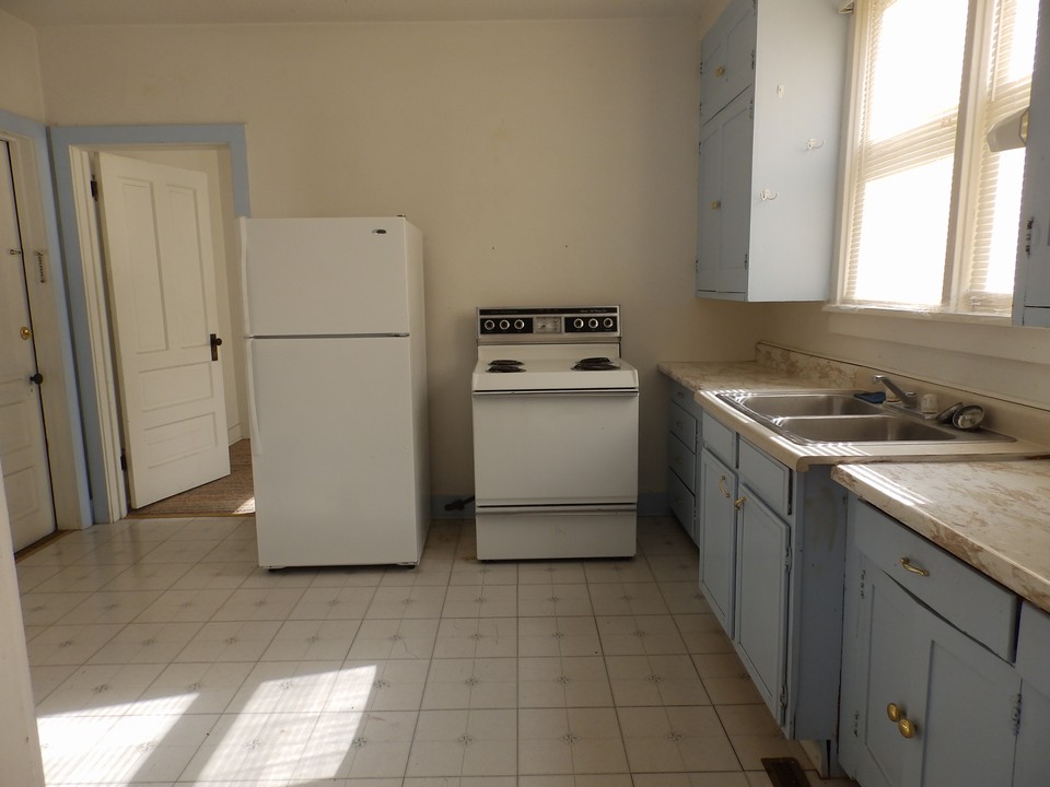 apartment 4 kitchen