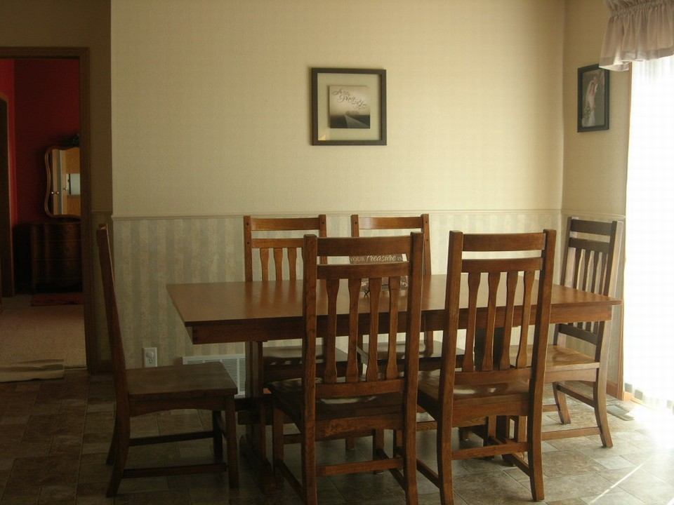 dining room with patio