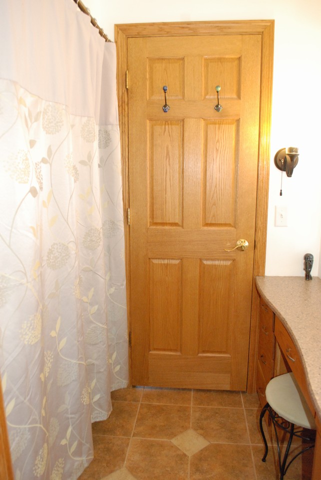 main floor tub/shower w/ access to bedroom