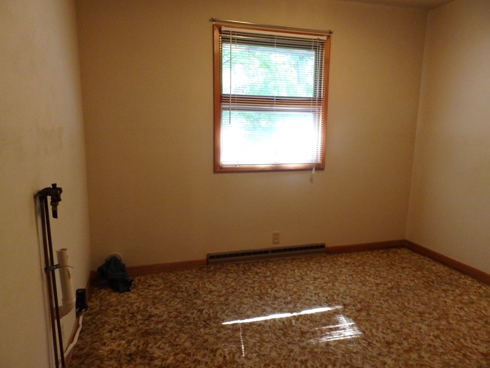 3 of 3 bedrooms or laundry room