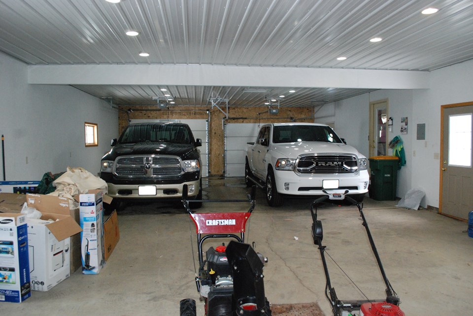 garage 26' x 52'