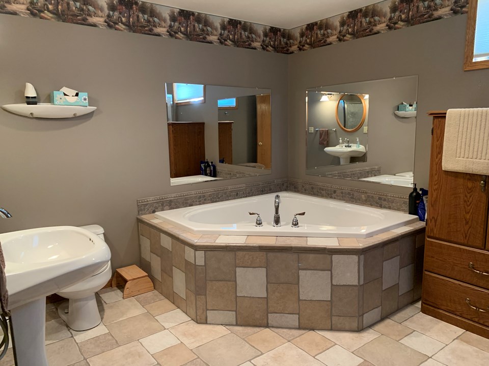 lower level bath with jacuzzi tub