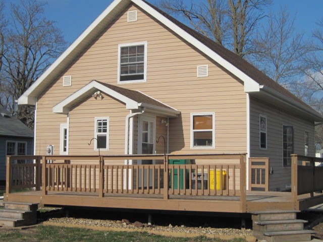 back of house w/ deck