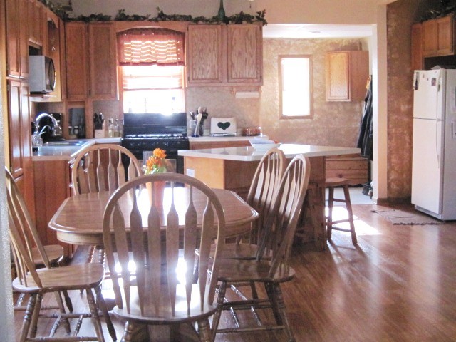 dining area to kitchen
