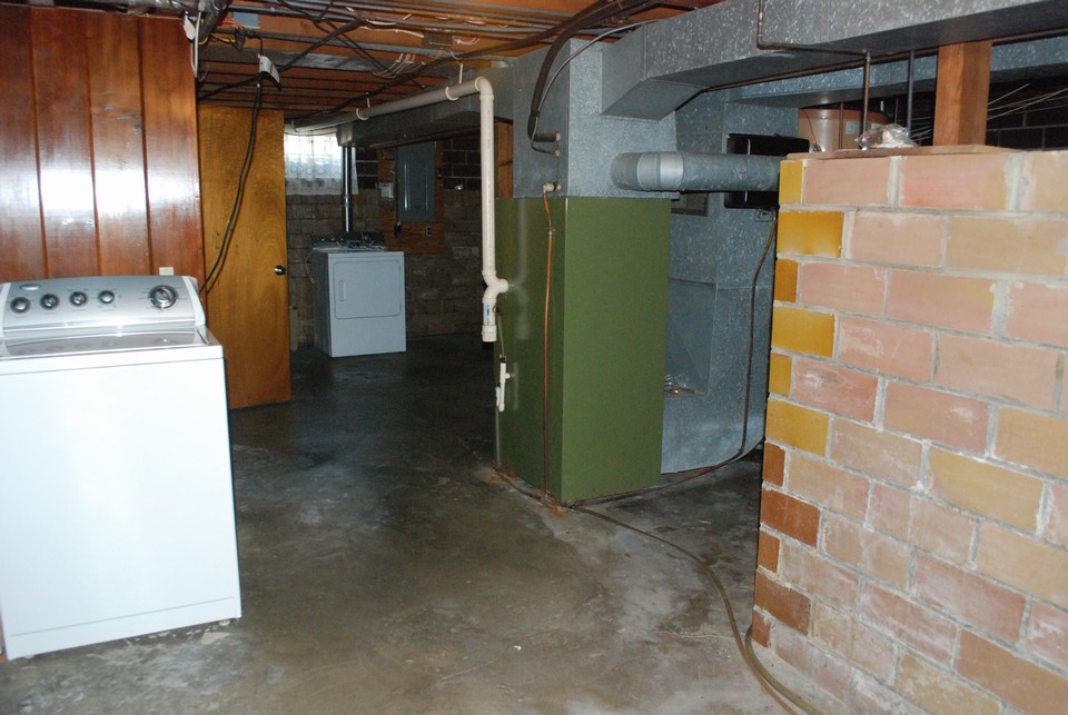 basement, laundry & 3/4 bathroom