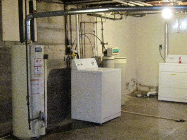 utility room/laundry room