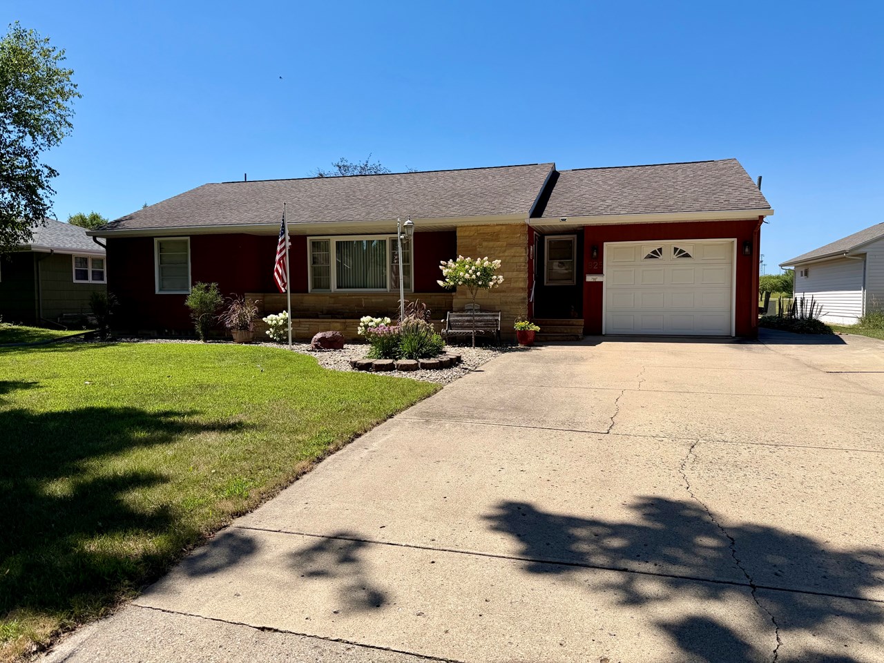 825 Frost Ave