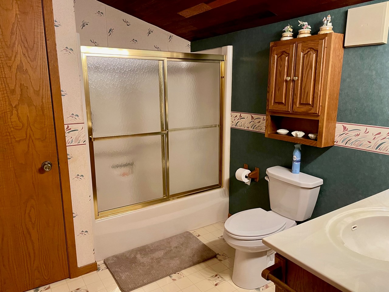 full bath on upper level