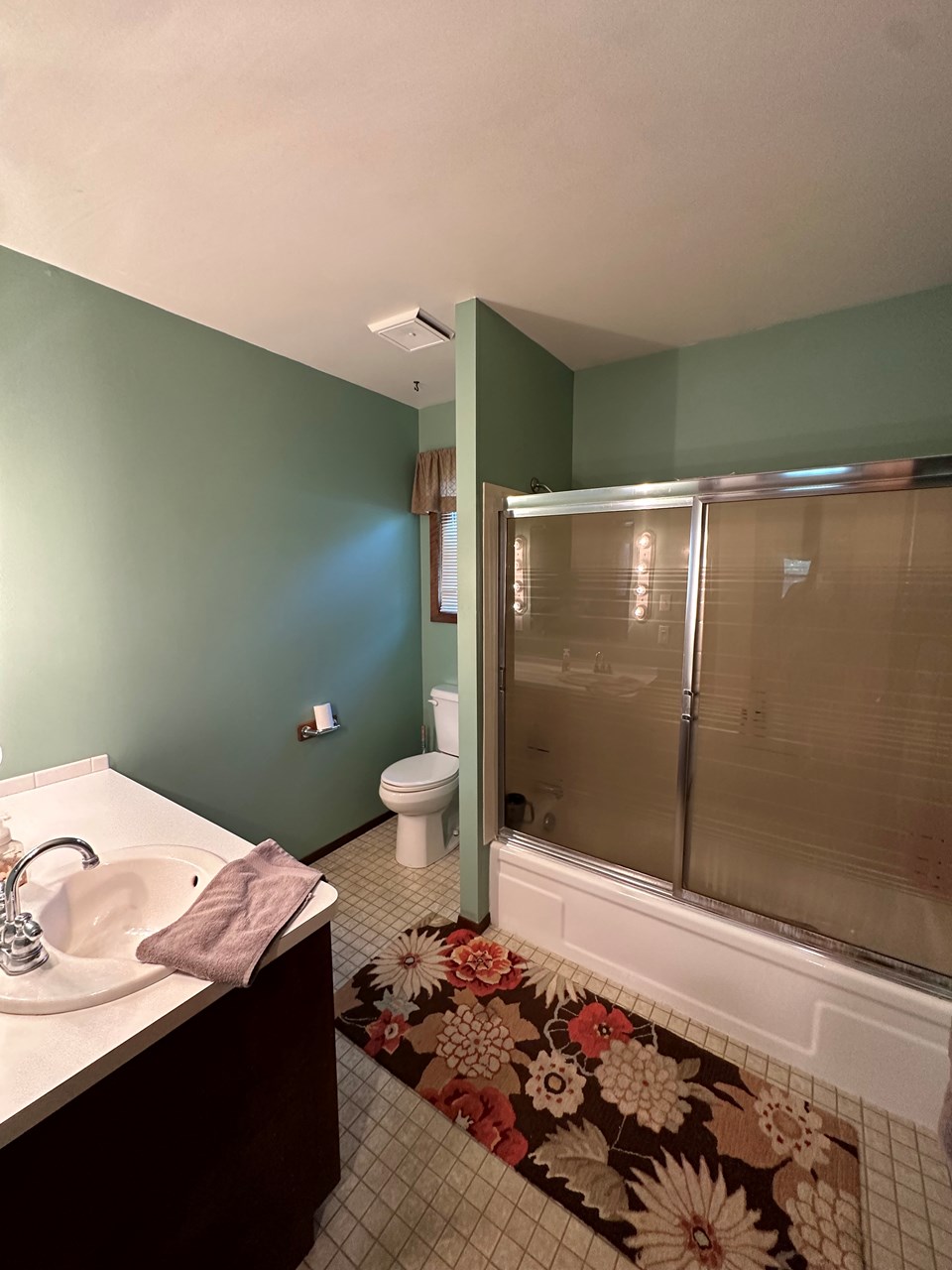 full bathroom on main level