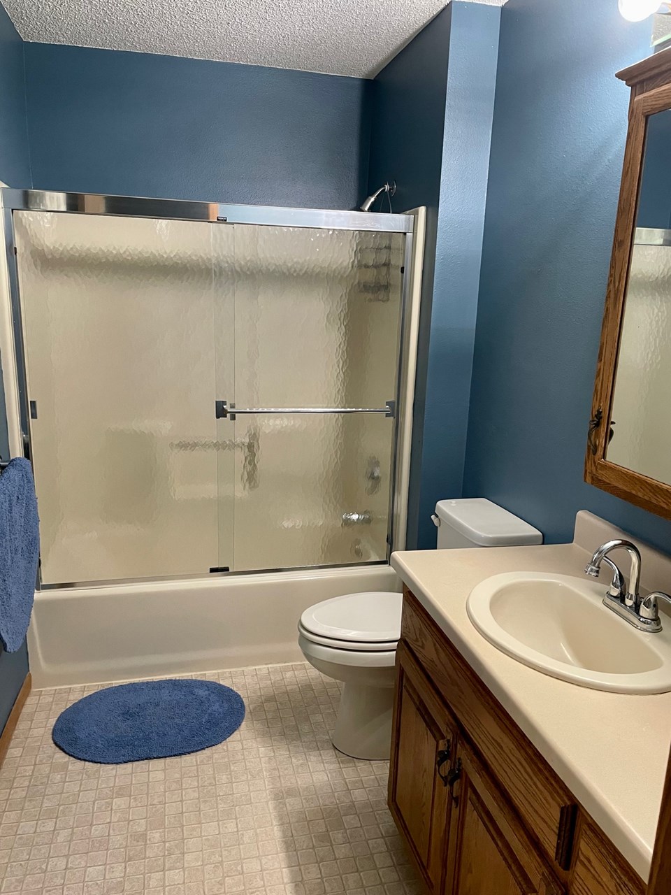 full bath off the main bedroom