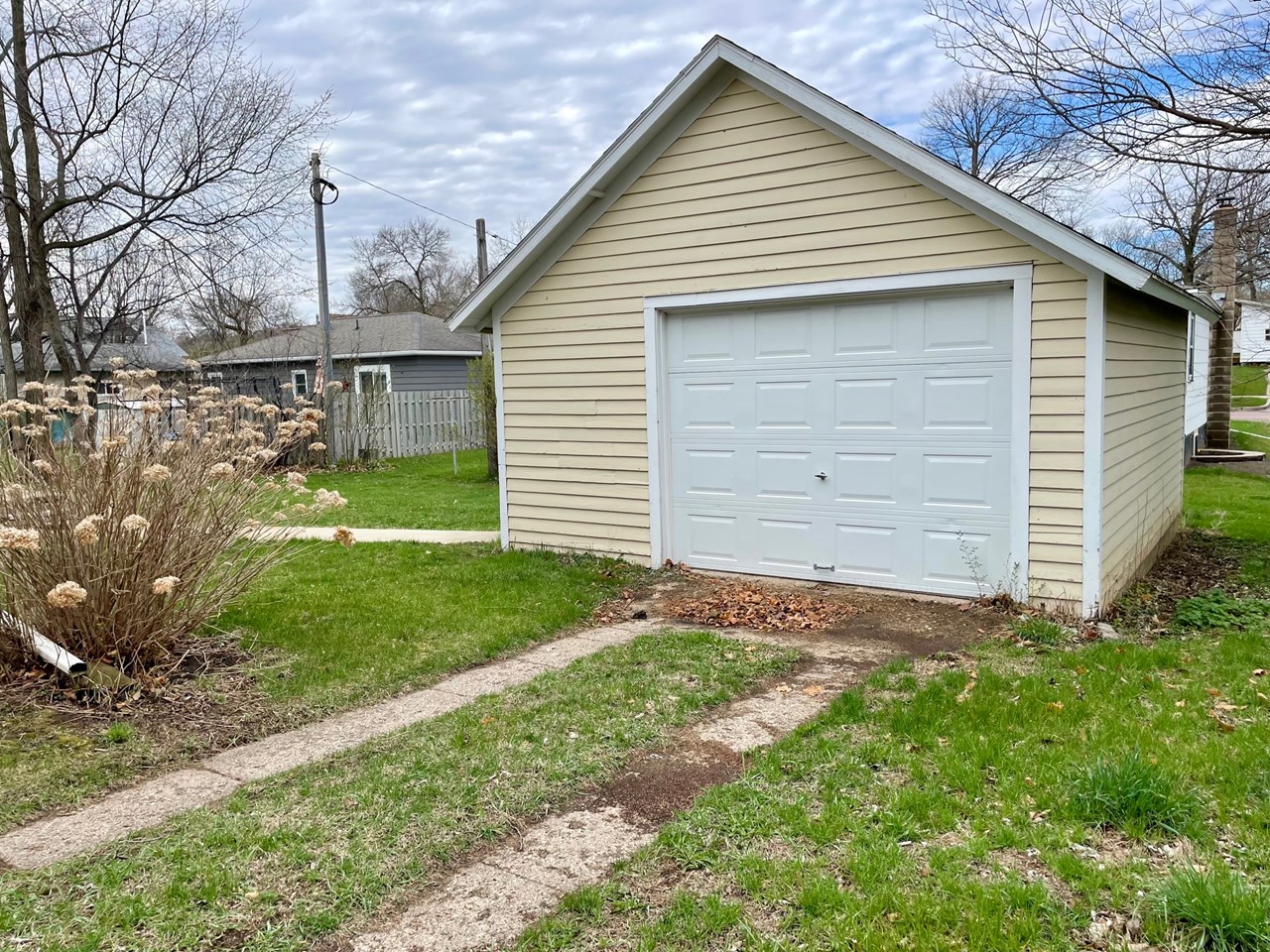 detached garage