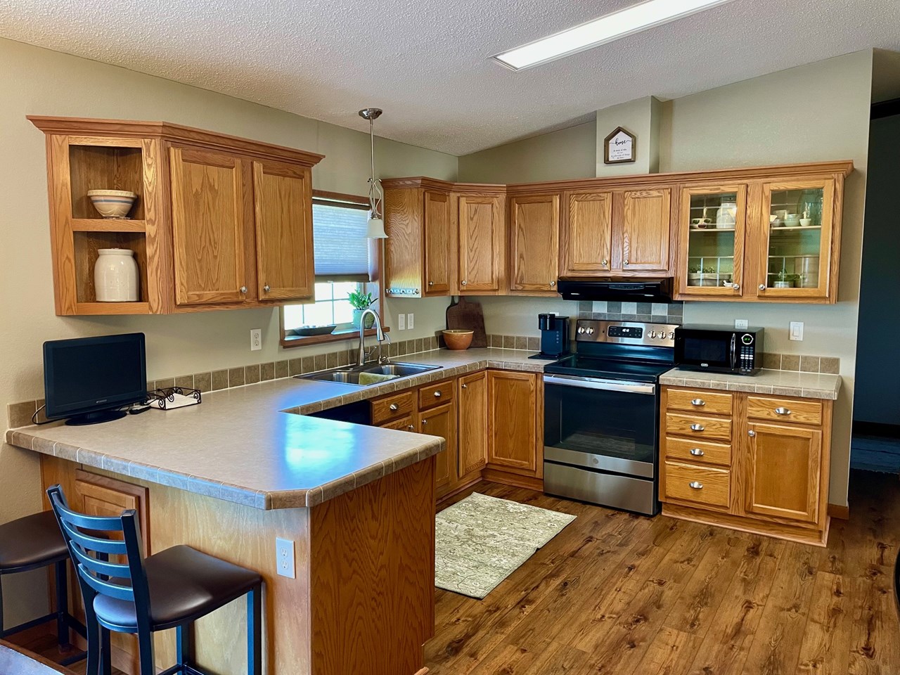 great cupboard and countertop space