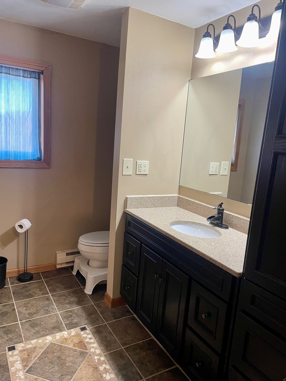 bath off the main bedroom