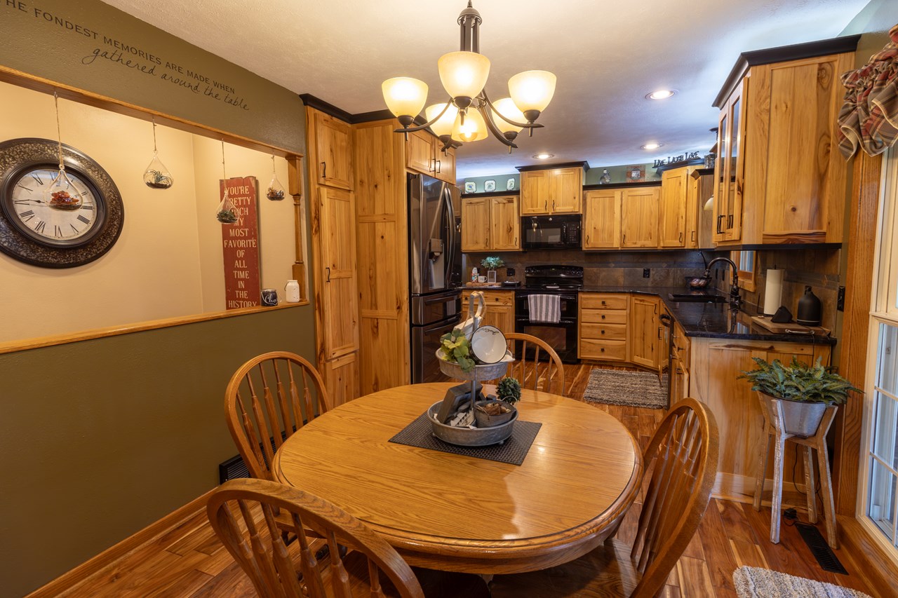 kitchen & dining room