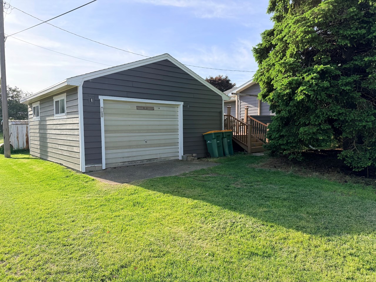 detached single + garage