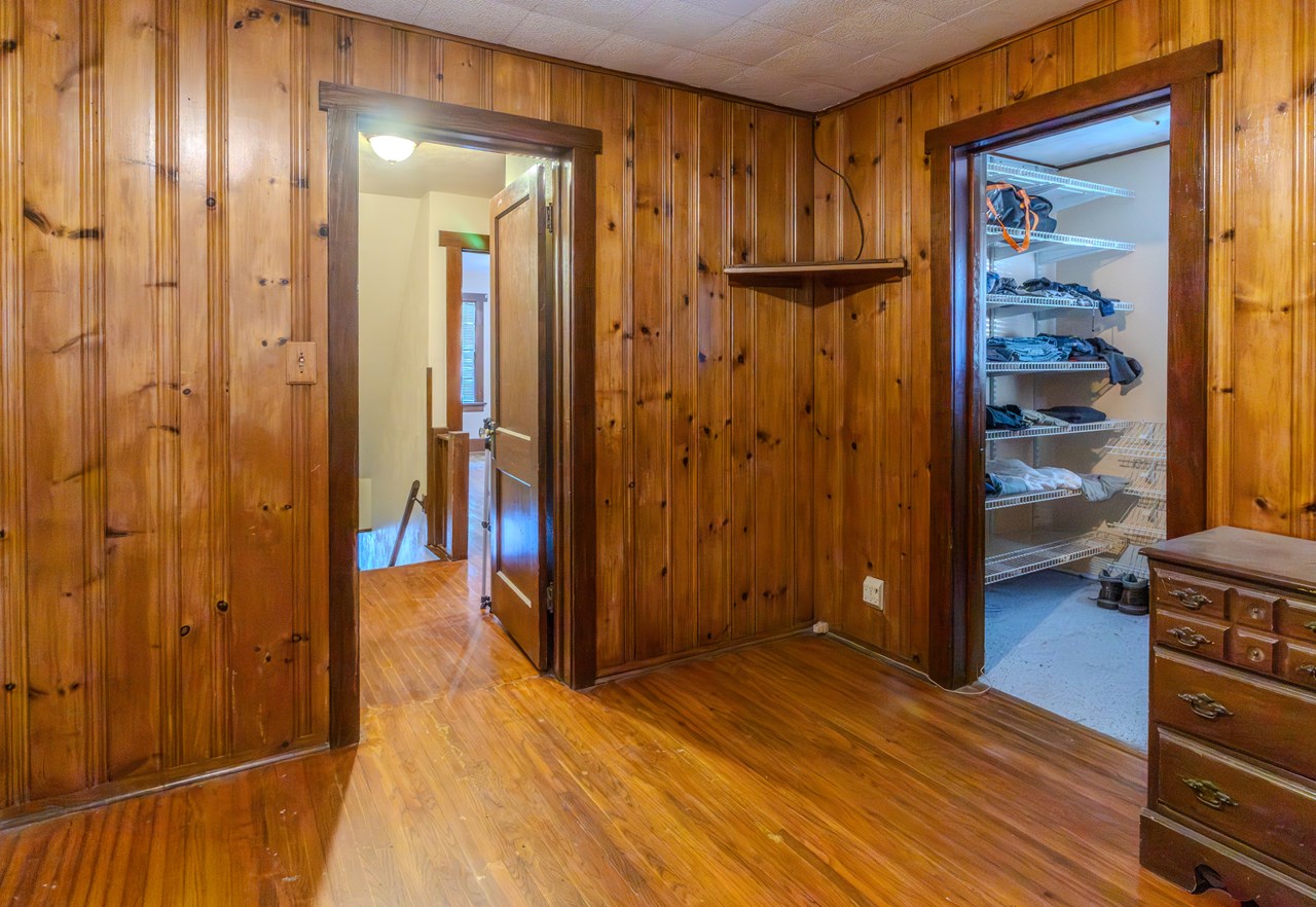 walk-in closet
